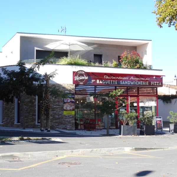 Etude d'un bâtiment tertiaire en R+1 comprenant logements, une boulangerie et un local medical.